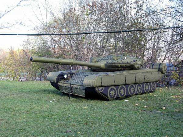卢龙陆地军事假目标坦克